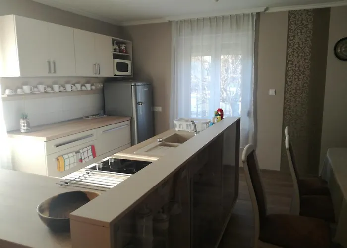 Forras-g Vendeghaz Lägenhet Bük